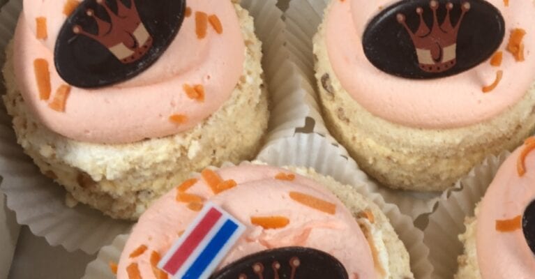 Oranje hazelnootgebak